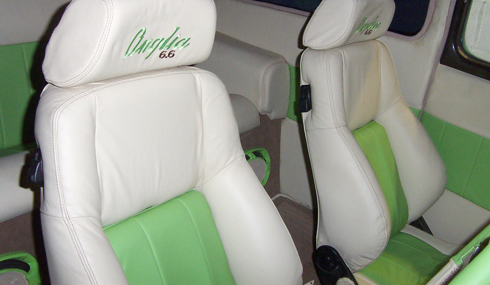Anglia+green%2C+white+and+beige+interior