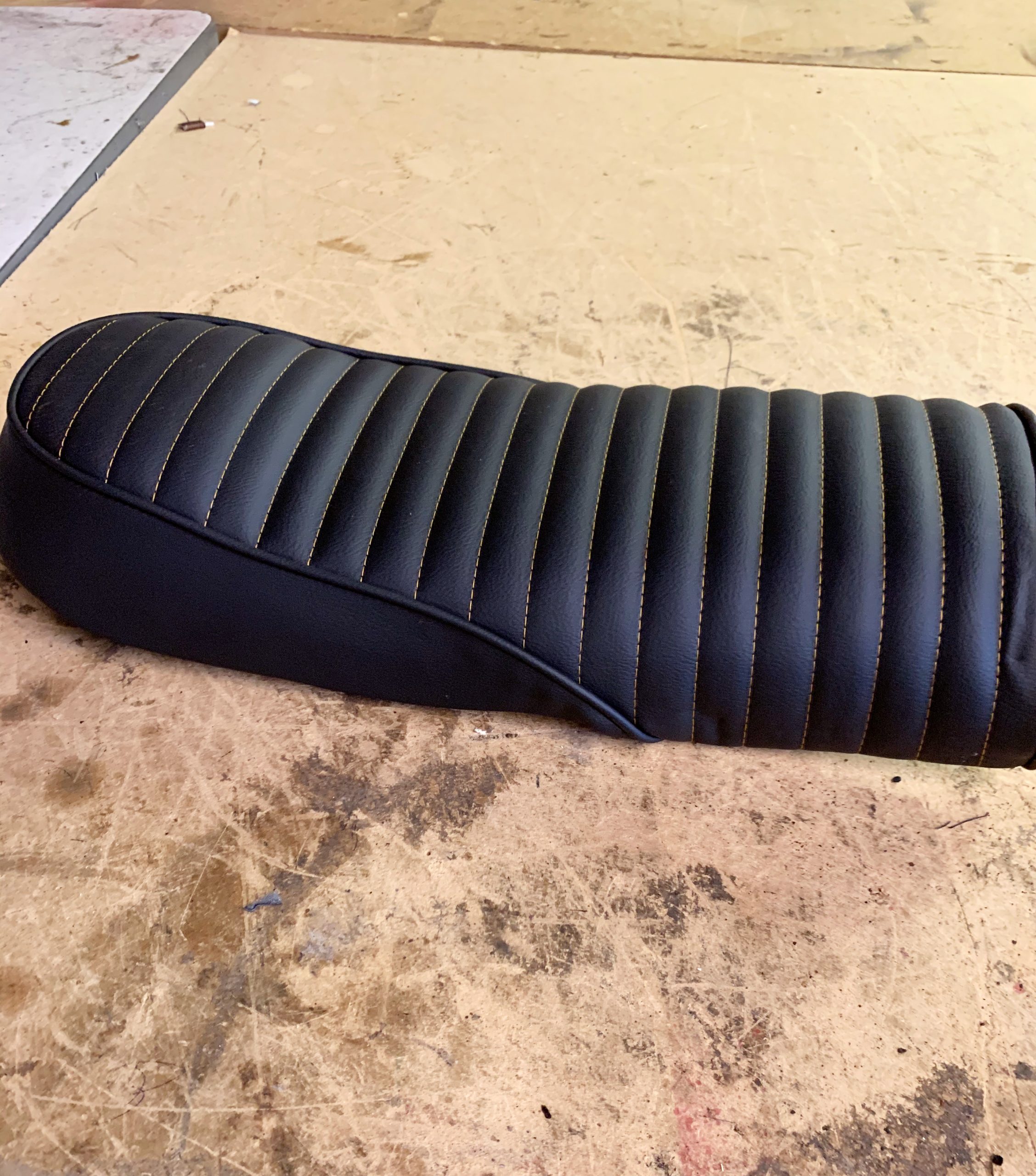 Custom+black+padded+motorbike+seat