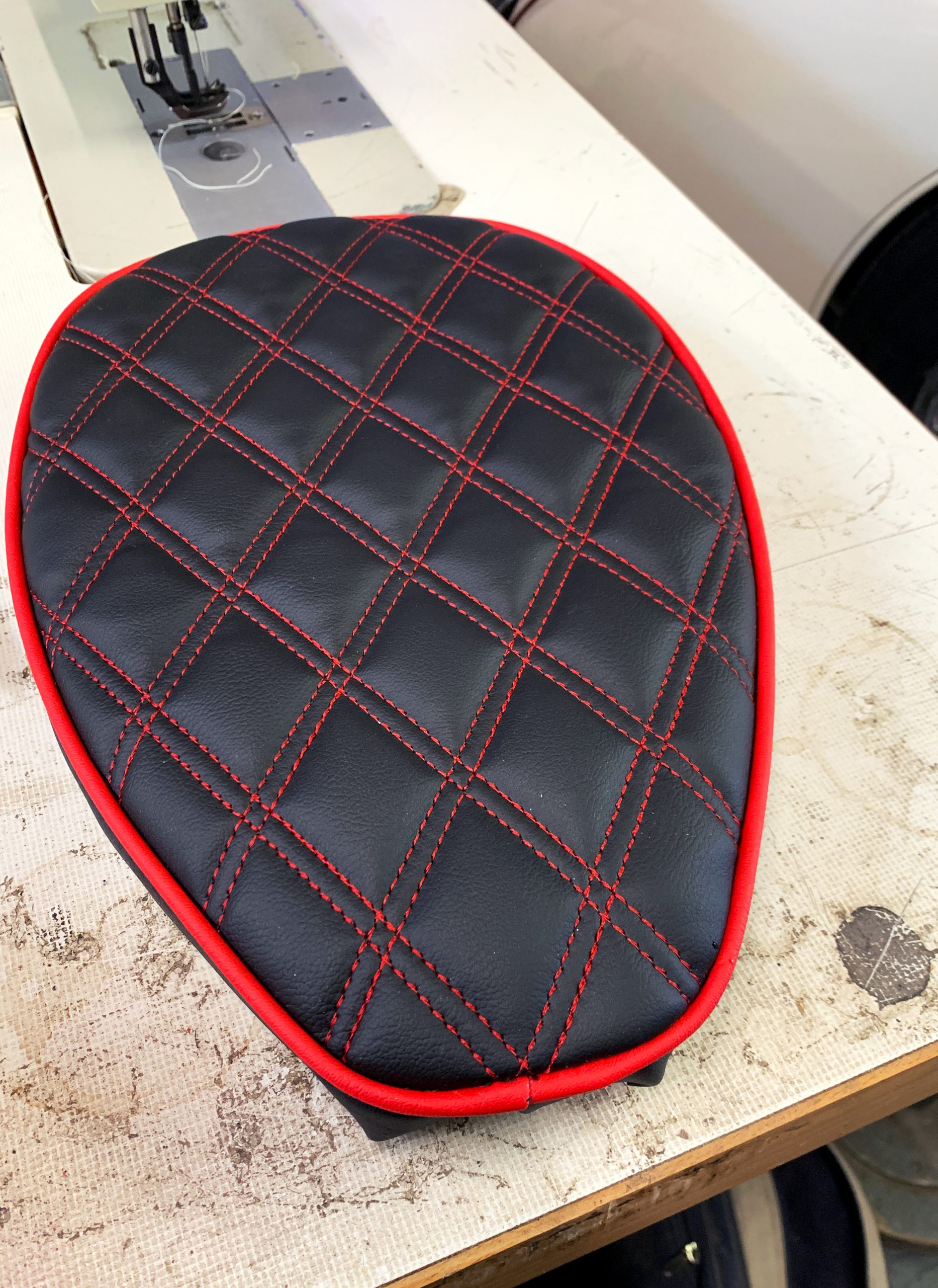 Black+and+red+motorcycle+seat